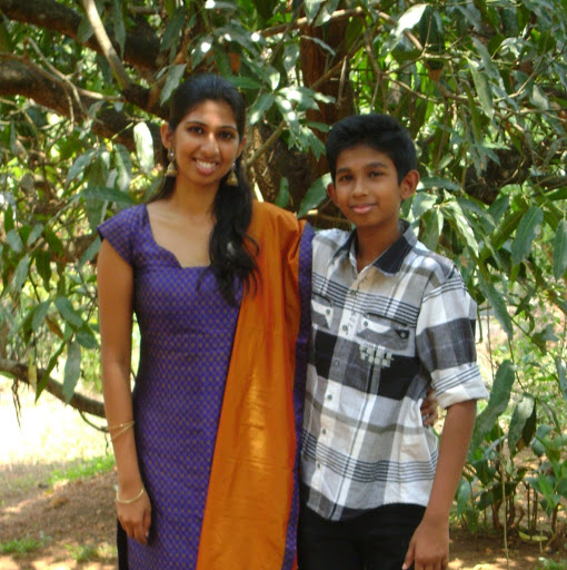 Divya Santhosh Photo 14