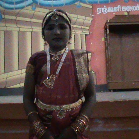 Divya Santhosh Photo 19